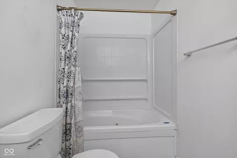 Bath - 1504 Sheri Cir, Plainfield, IN 46168 photo 3 of 3