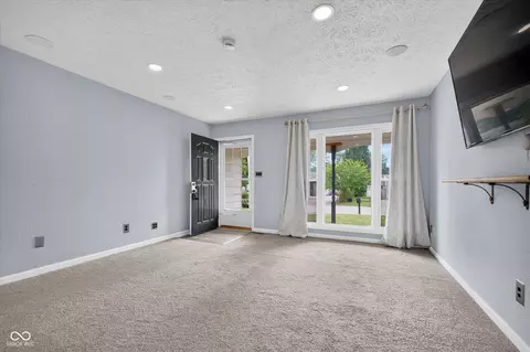 Living - 1504 Sheri Cir, Plainfield, IN 46168 photo 5 of 9