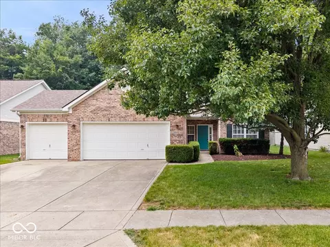 5882 Lost Oaks Dr, Carmel, IN 46033