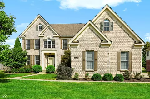 8838 Pin Oak Dr, Zionsville, IN 46077