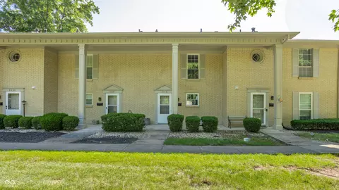 5518 Greenview Dr, Indianapolis, IN 46220