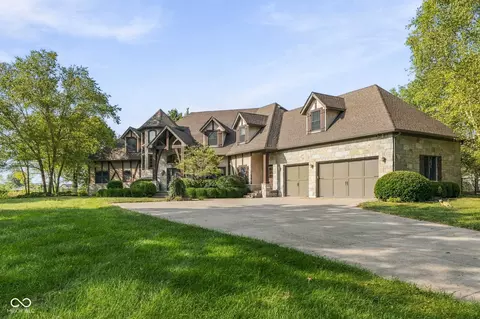992 W Stones Crossing Rd, Greenwood, IN 46143