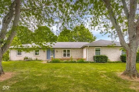10112 N Hickory Ln, Columbus, IN 47203