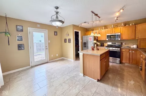 Kitchen - 8267 S Evening Dr, Pendleton, IN 46064 photo 1 of 3