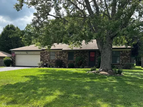 2932 High Acres East St, New Palestine, IN 46163