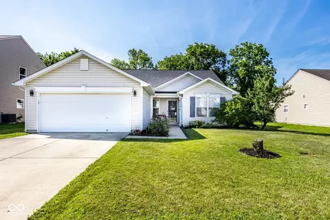 6119 Green Glade Dr, Whitestown, IN 46075