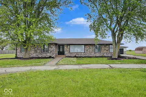 2612 E Michigantown Rd, Frankfort, IN 46041