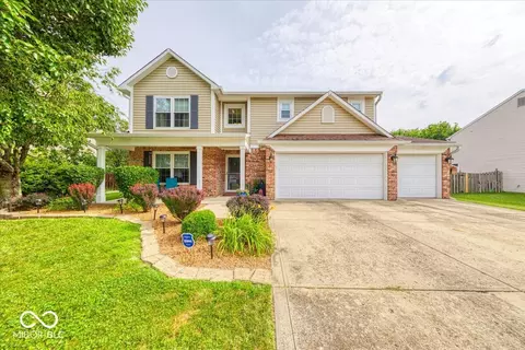 43 Pin Oak Ct, Whiteland, IN 46184