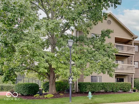 8720 Yardley Ct #301, Indianapolis, IN 46268