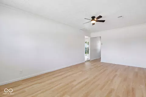 Living - 824 Longfellow Ln, Plainfield, IN 46168 photo 3 of 4