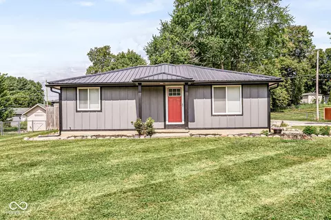 28 S Sugar Creek Dr, New Palestine, IN 46163