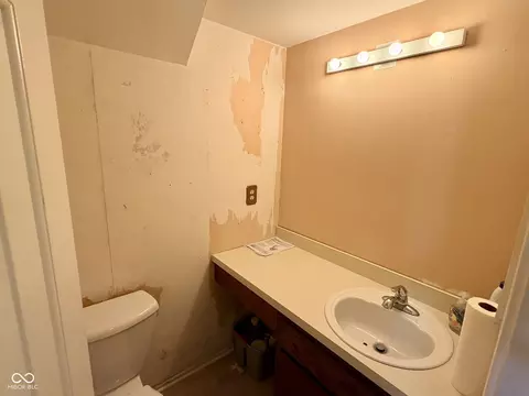 Bath - 312 E 7th St, Indianapolis, IN 46202 photo 1 of 5