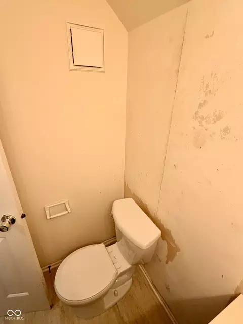Bath - 312 E 7th St, Indianapolis, IN 46202 photo 2 of 5