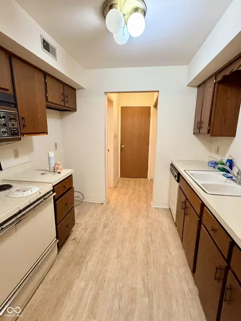 Kitchen - 312 E 7th St, Indianapolis, IN 46202 photo 2 of 7