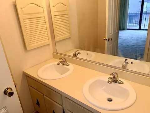 Bath - 312 E 7th St, Indianapolis, IN 46202 photo 3 of 5