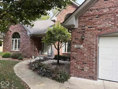3897 S Woodfield Dr S, New Palestine, IN 46163