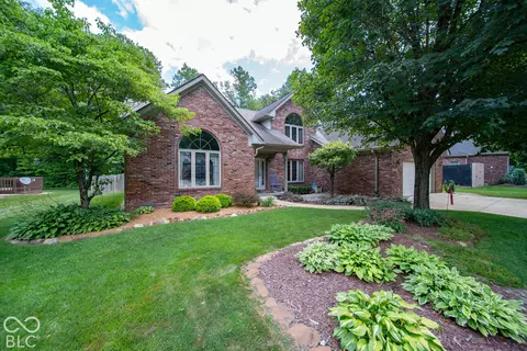 3897 S Woodfield Dr S, New Palestine, IN 46163