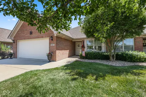 4821 W Harrisburg Ct, New Palestine, IN 46163