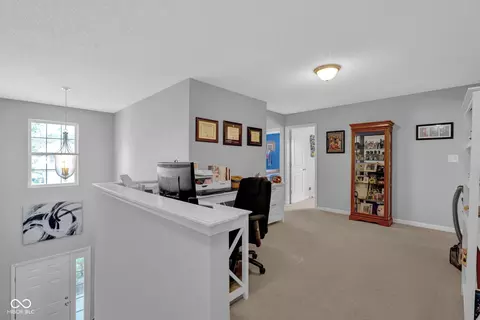 Entry Way - 2397 Shadow Ct, Columbus, IN 47201 photo 2 of 4