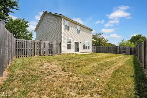 Exterior - 2397 Shadow Ct, Columbus, IN 47201 photo 2 of 4