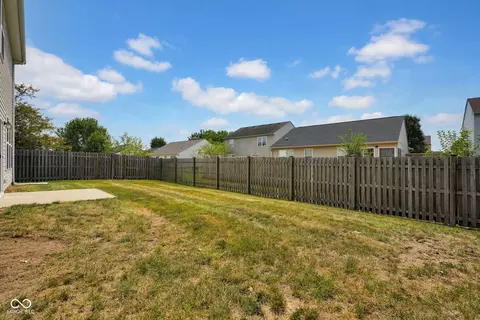 Exterior - 2397 Shadow Ct, Columbus, IN 47201 photo 3 of 4