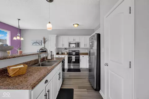 Kitchen - 2397 Shadow Ct, Columbus, IN 47201 photo 1 of 2