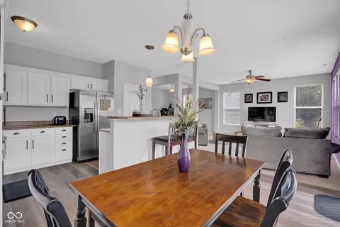 Dining - 2397 Shadow Ct, Columbus, IN 47201 photo 2 of 3