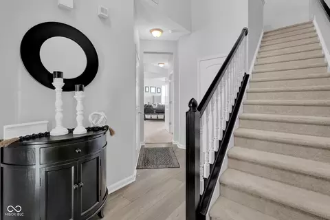 Entry Way - 2397 Shadow Ct, Columbus, IN 47201 photo 3 of 4