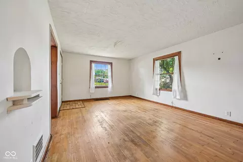 Living - 308 E 38th St, Anderson, IN 46013 photo 1 of 3