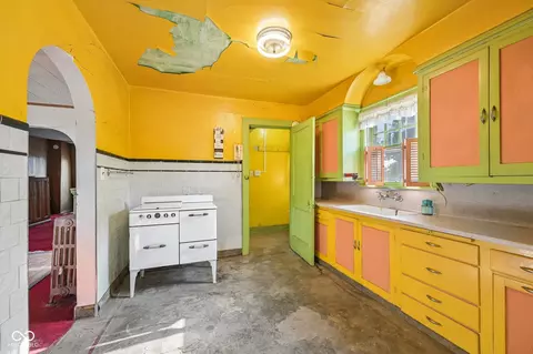 Kitchen - 327 E 37th St, Anderson, IN 46013 photo 4 of 4