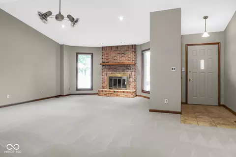 Living - 943 Johnathan, Plainfield, IN 46168 photo 3 of 5
