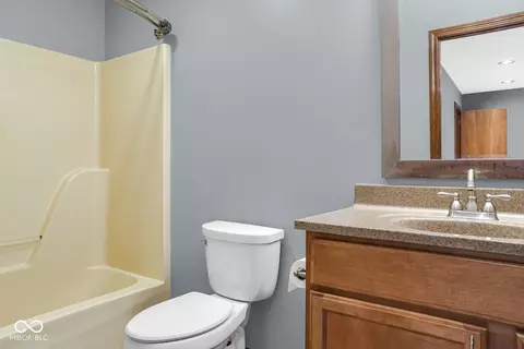 Bath - 943 Johnathan, Plainfield, IN 46168 photo 1 of 2