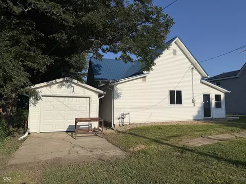 305 2nd St, New Market, IN 47965