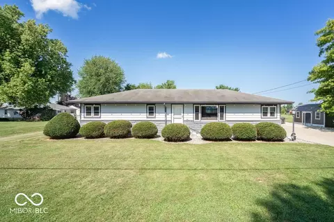 100 N Harmony St, Elwood, IN 46036