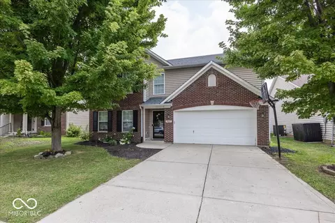 8867 N White Tail Trl, Mccordsville, IN 46055