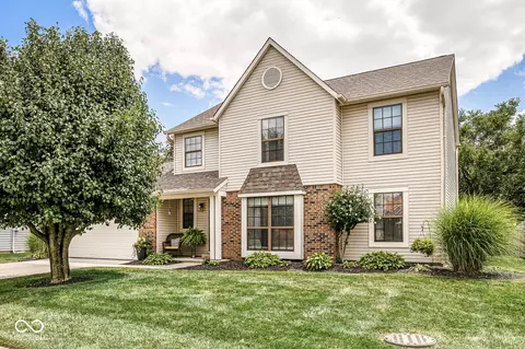 179 Suncrest Dr, Greenwood, IN 46143