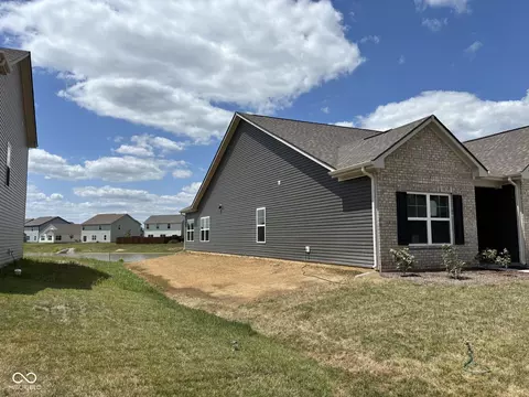 1579 Pebble Beach Dr, Pendleton, IN 46064 photo 2