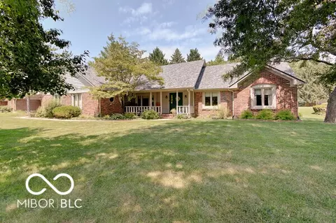 260 Lake Dr, Greenwood, IN 46142