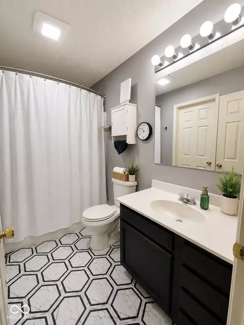 Bath - 211 Danci Dr, Pendleton, IN 46064 photo 3 of 3