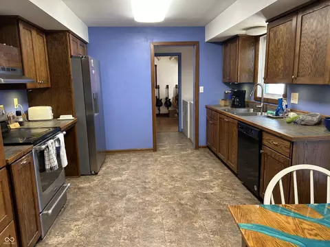 Kitchen - 6350 W Apache Dr, Indianapolis, IN 46254 photo 1 of 4