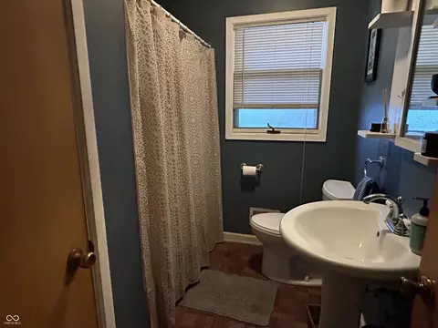 Bath - 6350 W Apache Dr, Indianapolis, IN 46254 photo 1 of 2