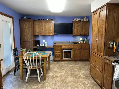 Kitchen - 6350 W Apache Dr, Indianapolis, IN 46254 photo 3 of 4