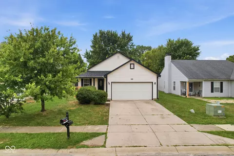 8427 Country Meadows Dr, Indianapolis, IN 46234