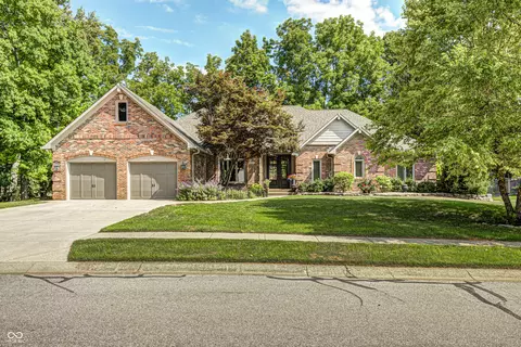 4664 Fox Moor Ln, Greenwood, IN 46143