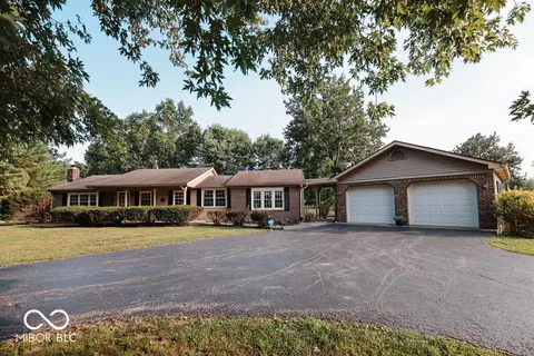 8495 Big Bend Rd, Martinsville, IN 46151