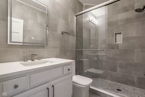 Bath - 10546 Coppergate, Carmel, IN 46032 photo 7 of 10