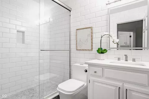Bath - 10546 Coppergate, Carmel, IN 46032 photo 2 of 10