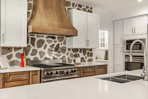 Kitchen - 10546 Coppergate, Carmel, IN 46032 photo 4 of 10