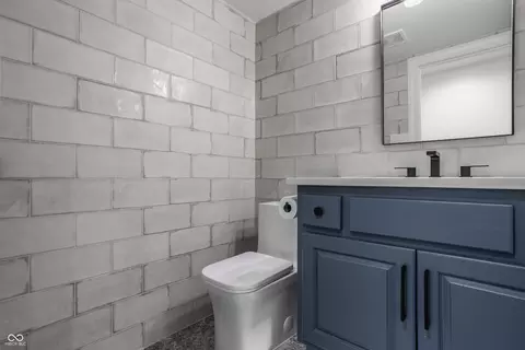 Bath - 10546 Coppergate, Carmel, IN 46032 photo 9 of 10