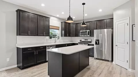 Kitchen - 147 Carrick Glen Blvd, Pendleton, IN 46064 photo 2 of 4